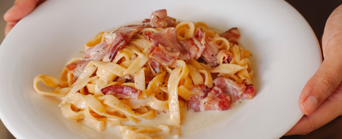 Pasta carbonara casera: receta fácil y cremosa