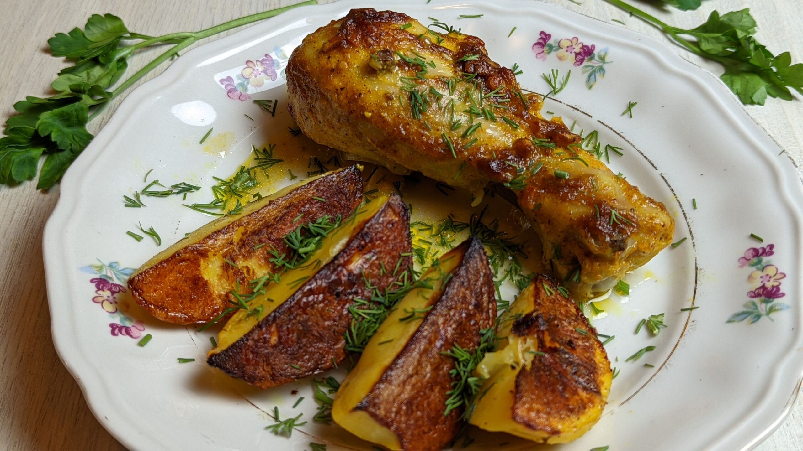 Pollo al horno con patatas: receta casera jugosa y fácil